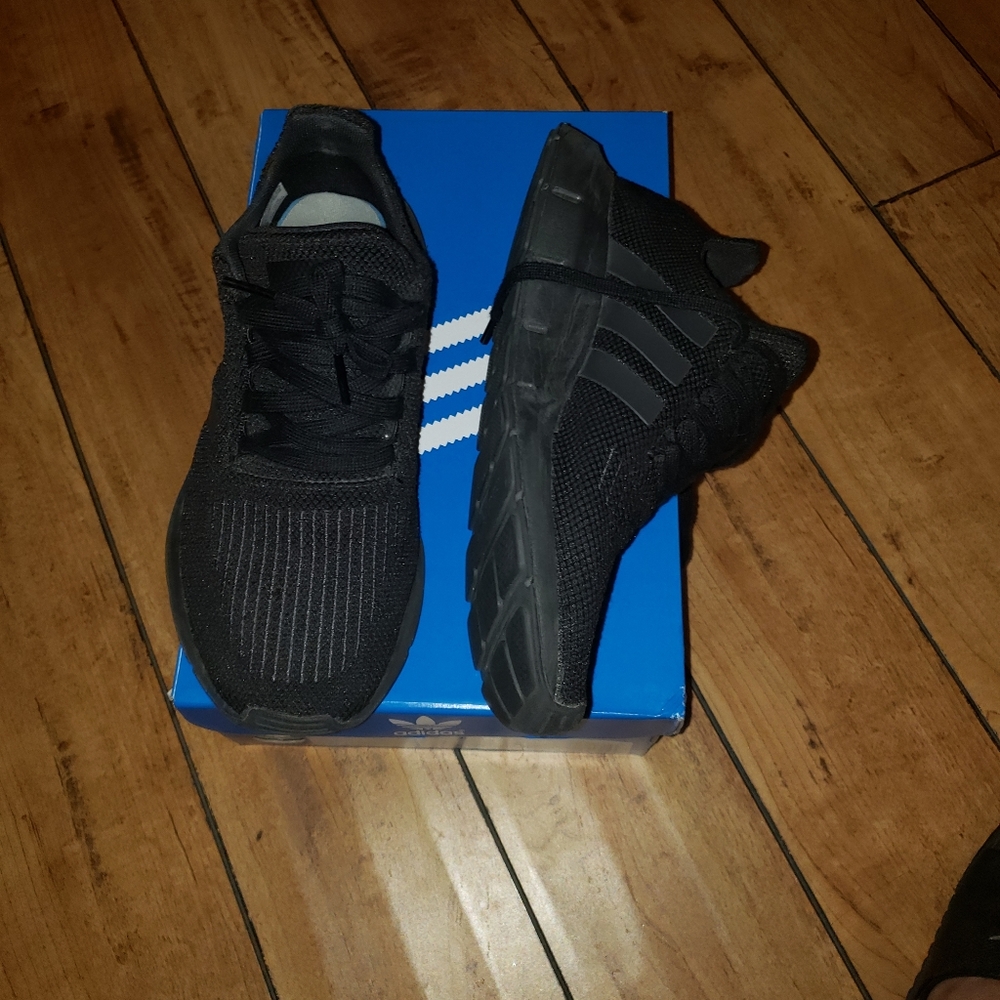 Adidas swift run j